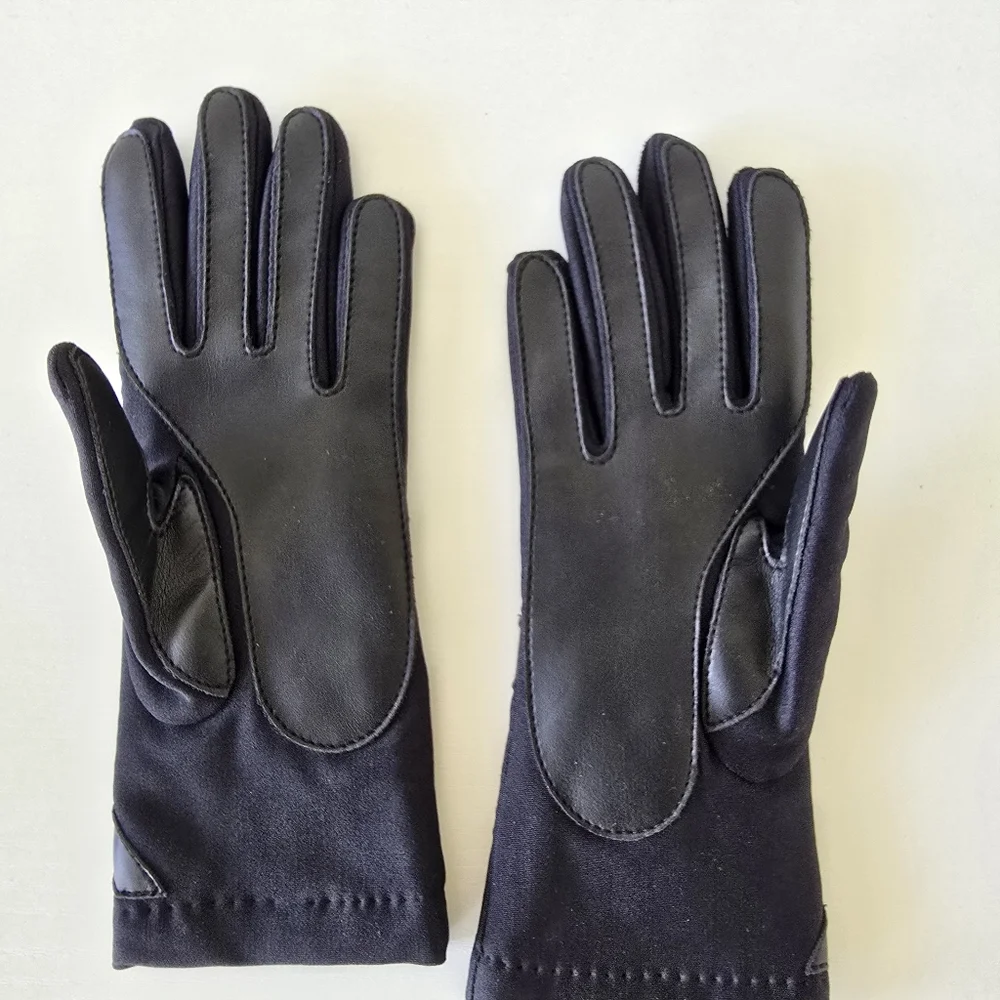 Leggs Sheer Energy Thinsulate Women's Classic Black Gloves - Size Medium